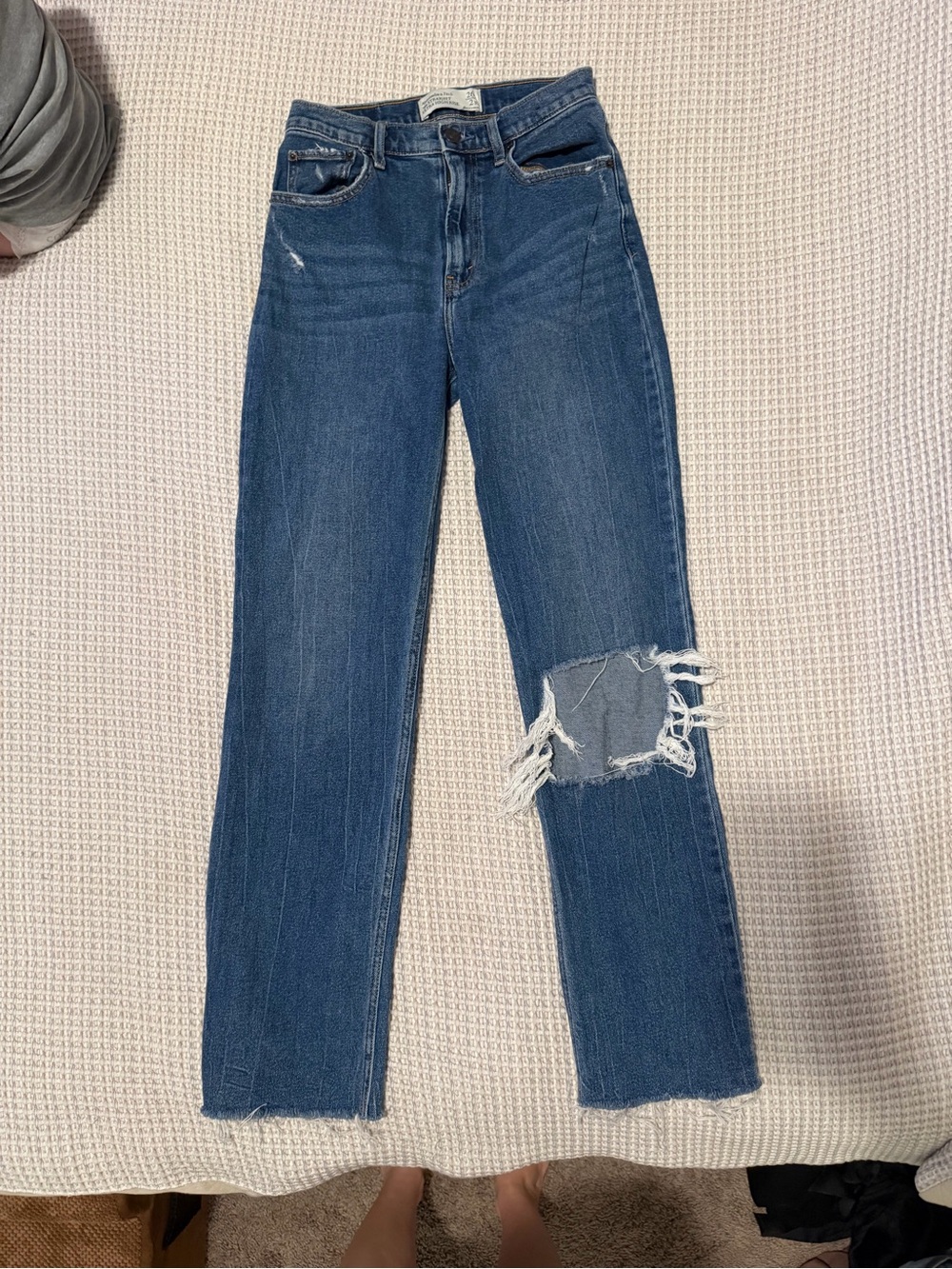 Abercrombie & 90’s Straight Distressed Jeans